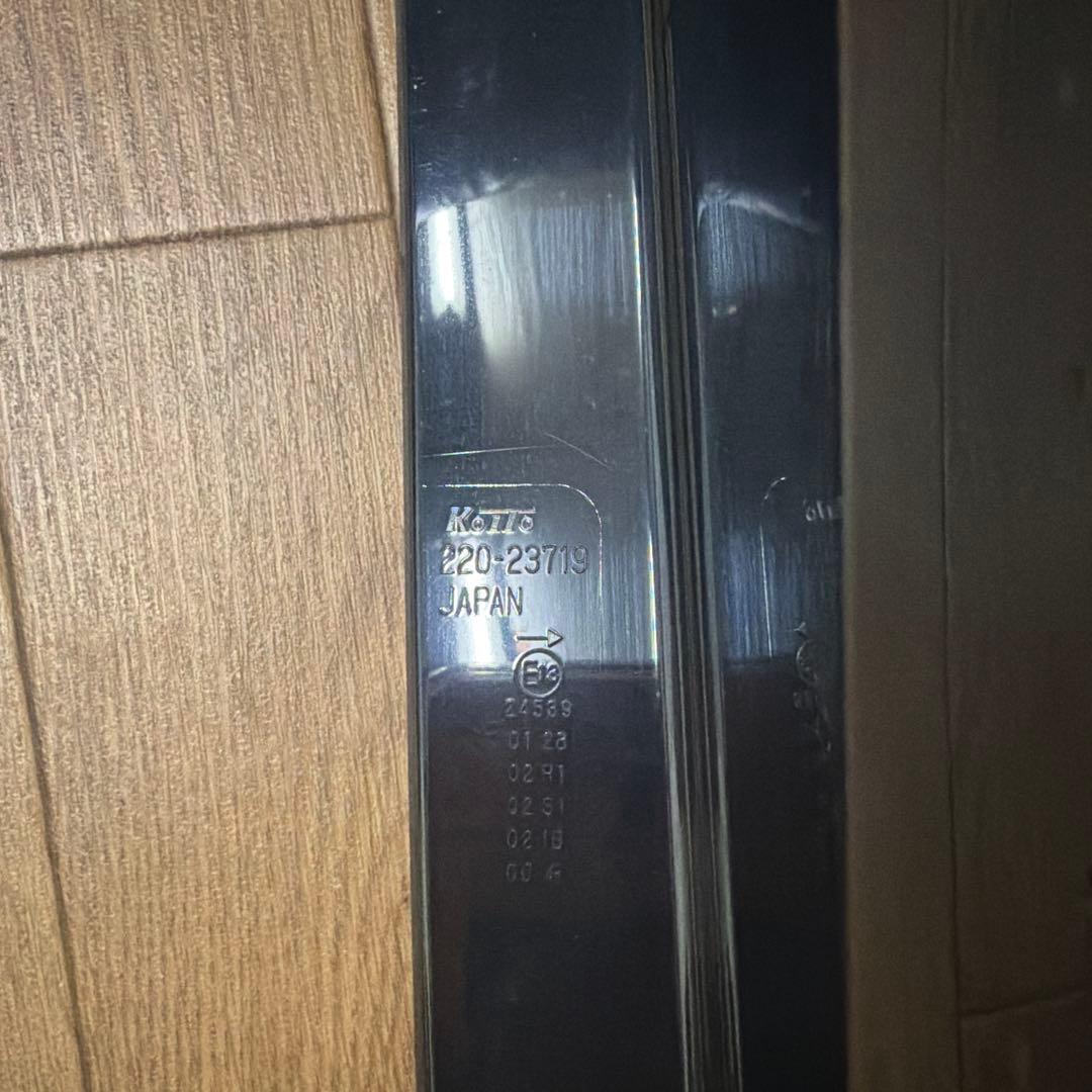 平成28年☆DBA-C27 日産 セレナ 右 テールランプ