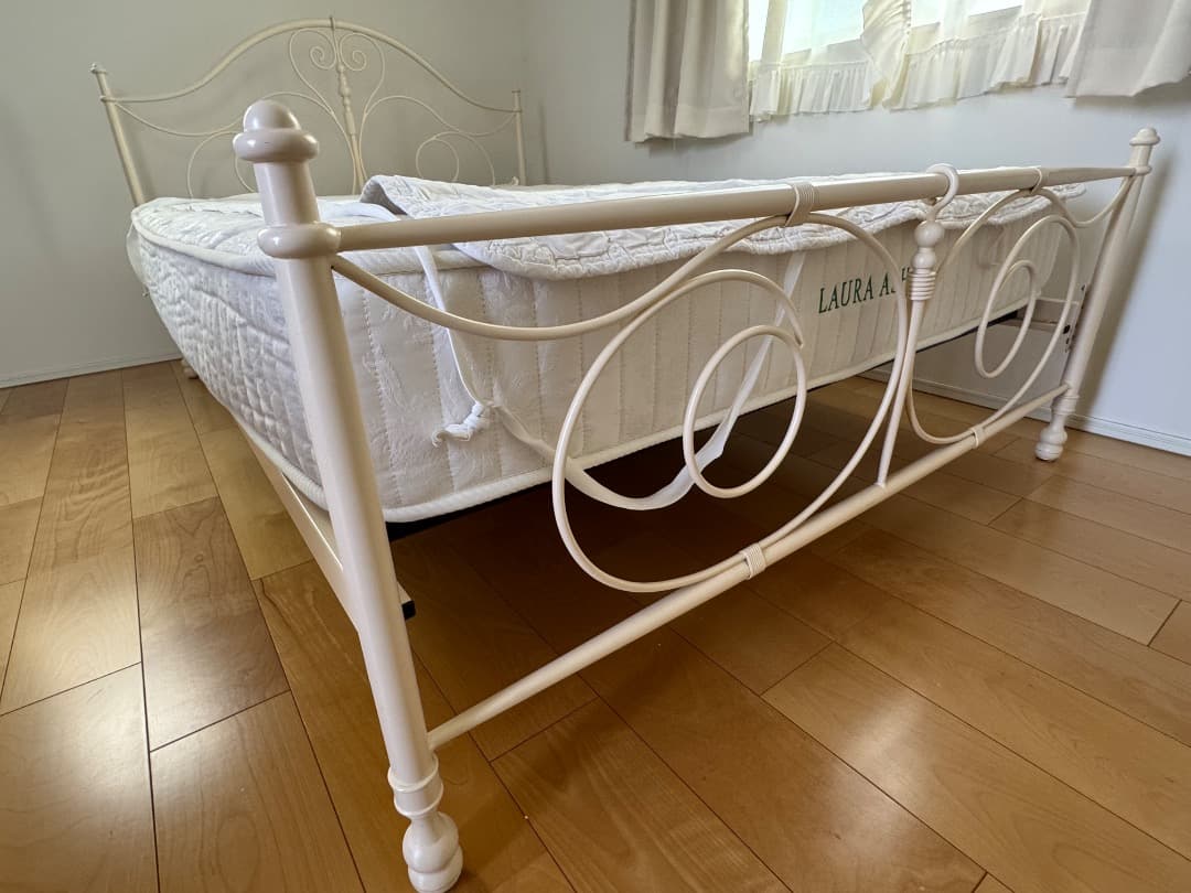 ローラアシュレイ　ハート　アイアン　アイボリー ダブル　ベッド　フレーム　正規品