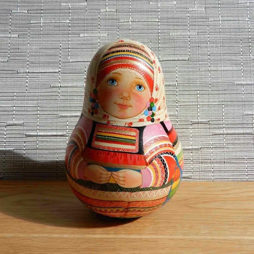 エレナ・シドロワ　カラフルな民族衣装のおきあがりこぼし　マトリョーシカ　作家もの