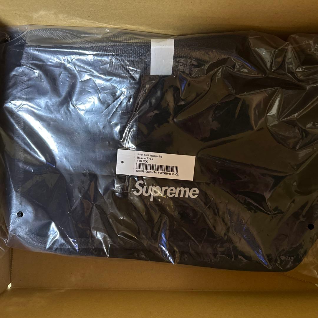 シュプリーム　Velvet Small Messenger Bag ブラック