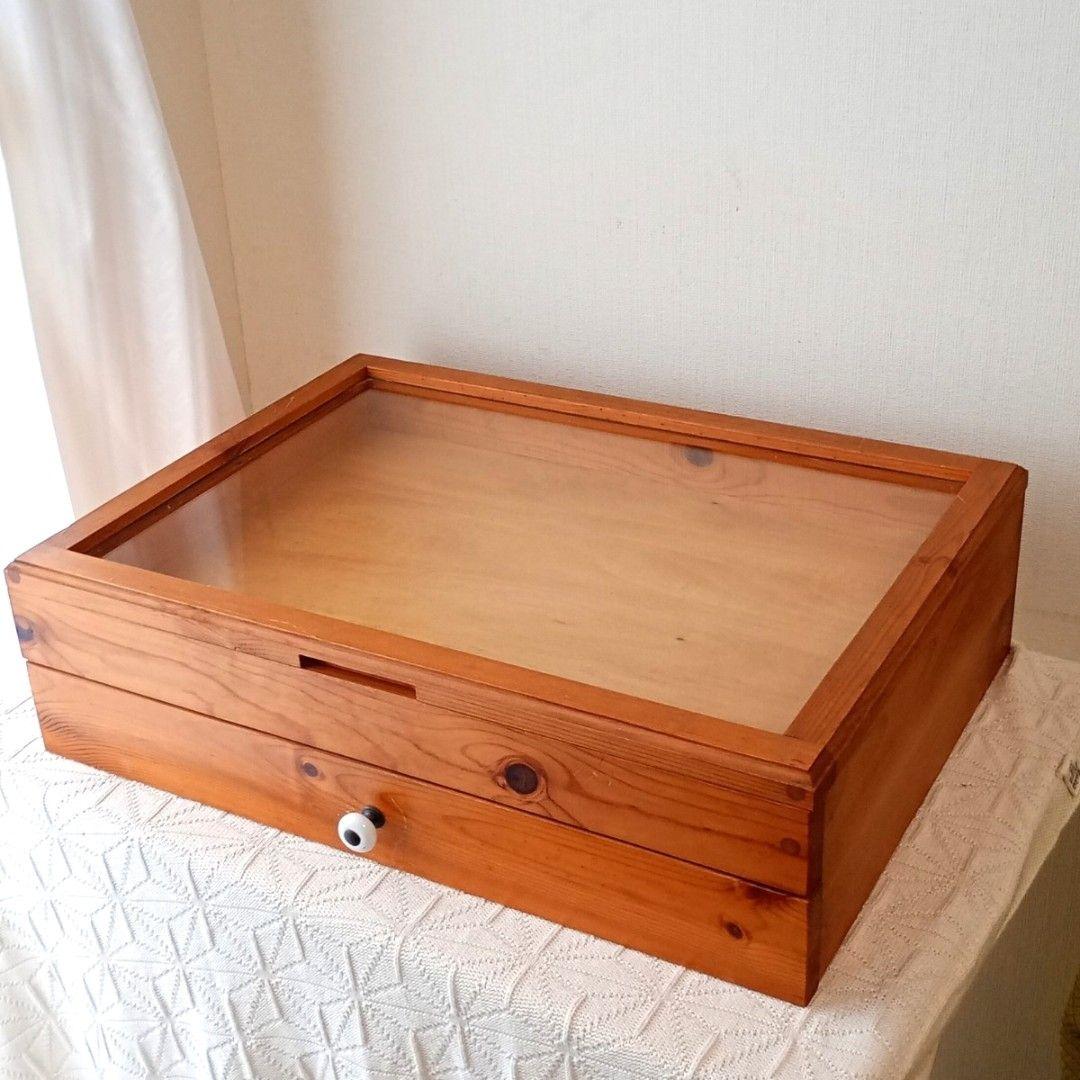 木製アンティークコレクションケース　天板ガラス　白ツマミ　引き出し　大きめサイズ