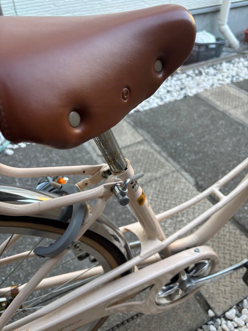 シティサイクル ベージュ 前カゴ付き　26インチ