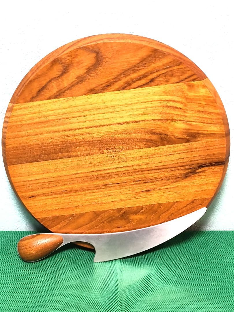 ビンテージDANSK カッティングボードとチ-ズナイフセットです。