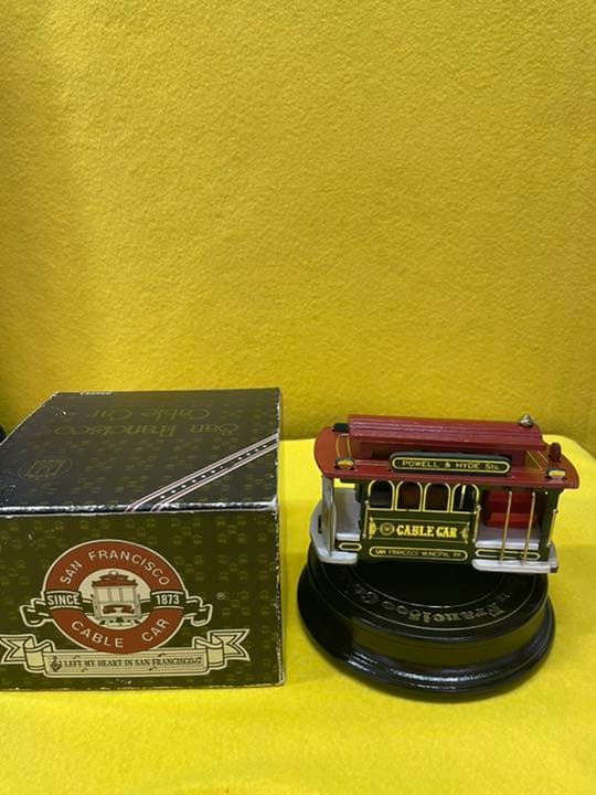 パウエルハイド　サンフランシスコ　トロリーバスケーブルカー　ミュージックボックス