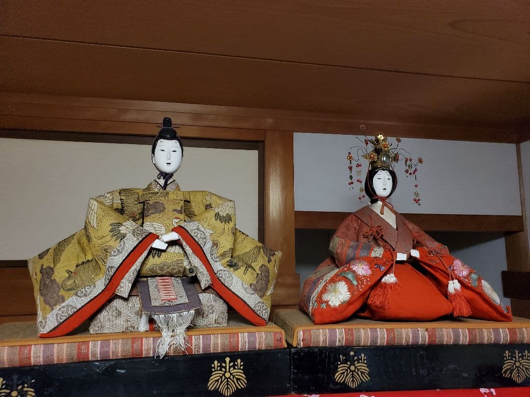 参考出品　110年前のお雛様　伝統的な雛人形（赤・金）