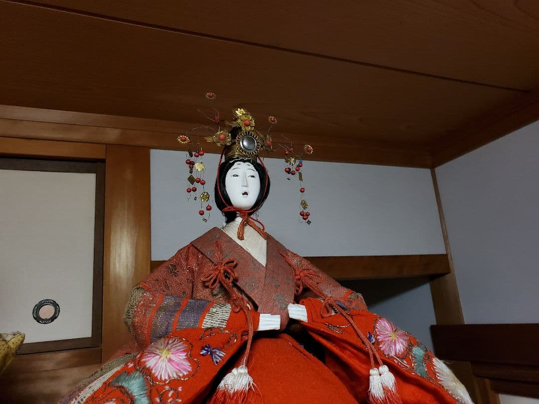 参考出品　110年前のお雛様　伝統的な雛人形（赤・金）