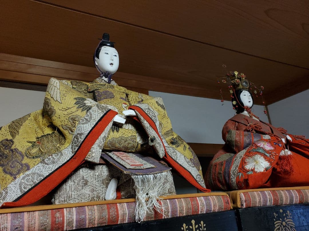 参考出品　110年前のお雛様　伝統的な雛人形（赤・金）
