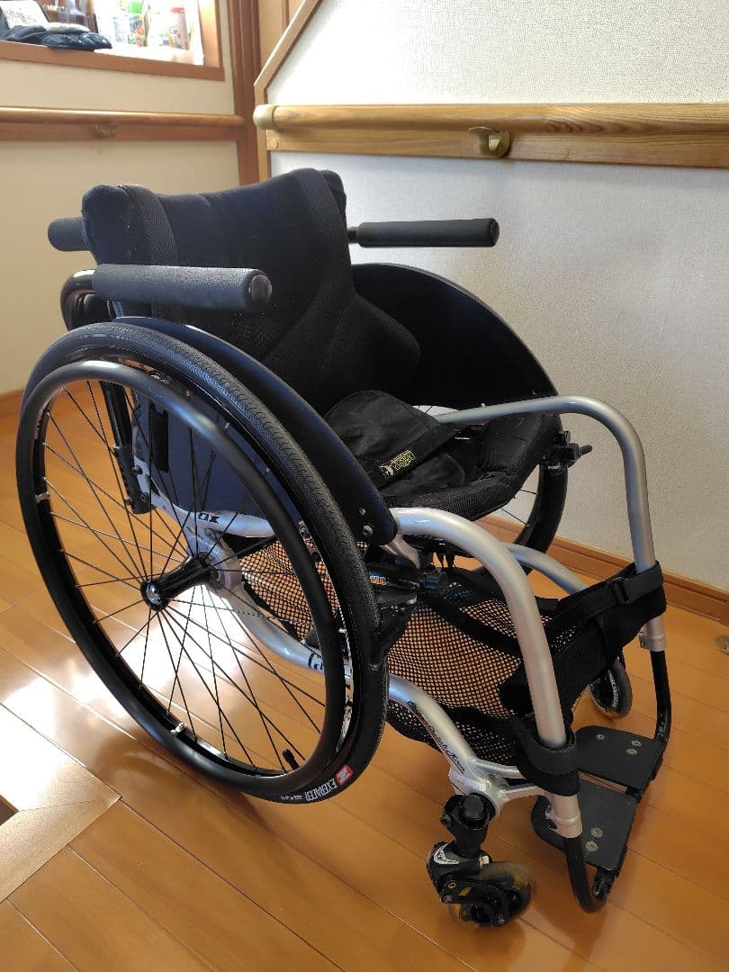 車椅子（自走式）OXエンジニアリング　GWX III　シルバーフレーム