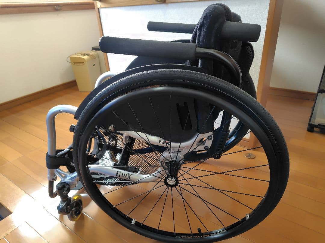 車椅子（自走式）OXエンジニアリング　GWX III　シルバーフレーム