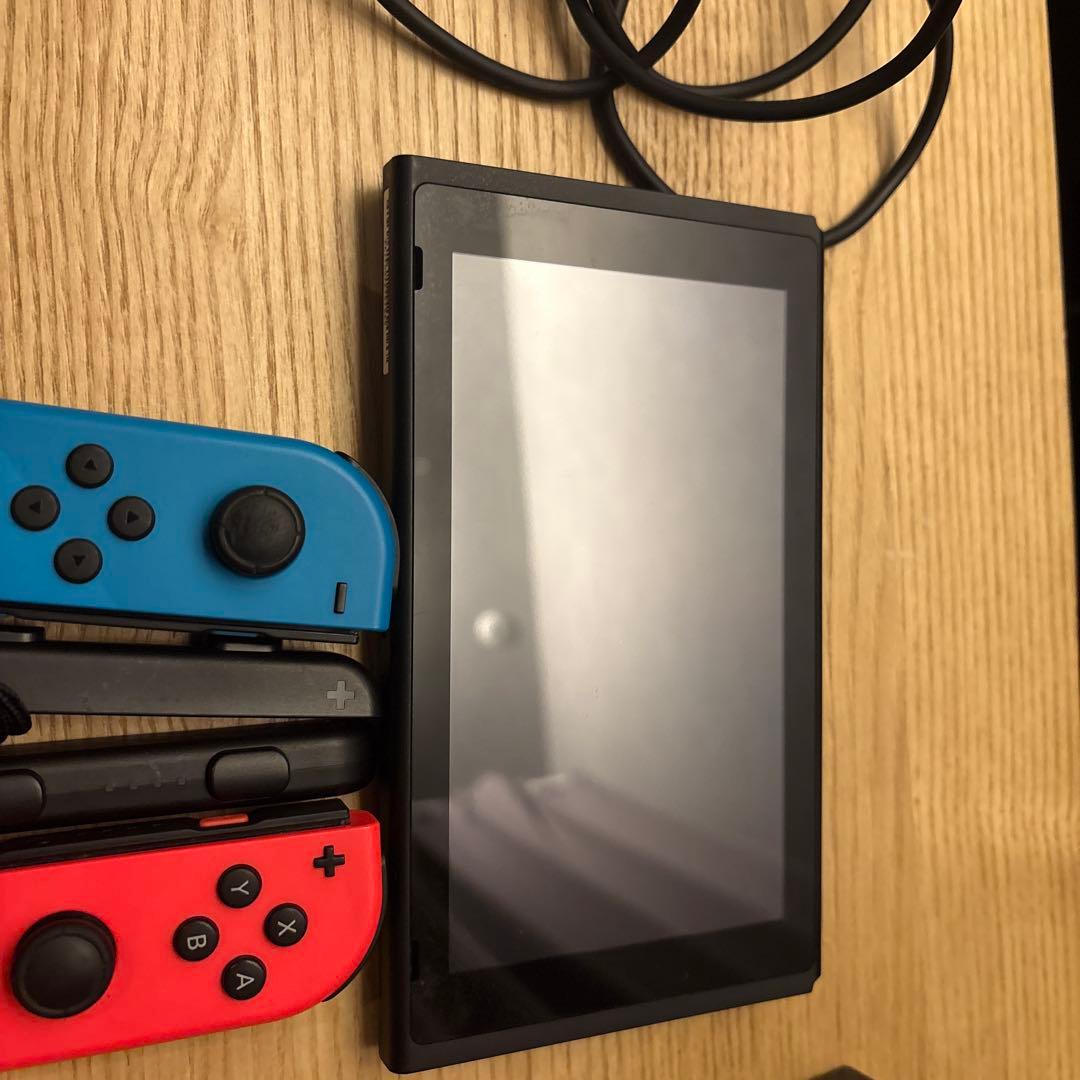Nintendo Switch コントローラー2セット（１つは充電機能付き）箱無