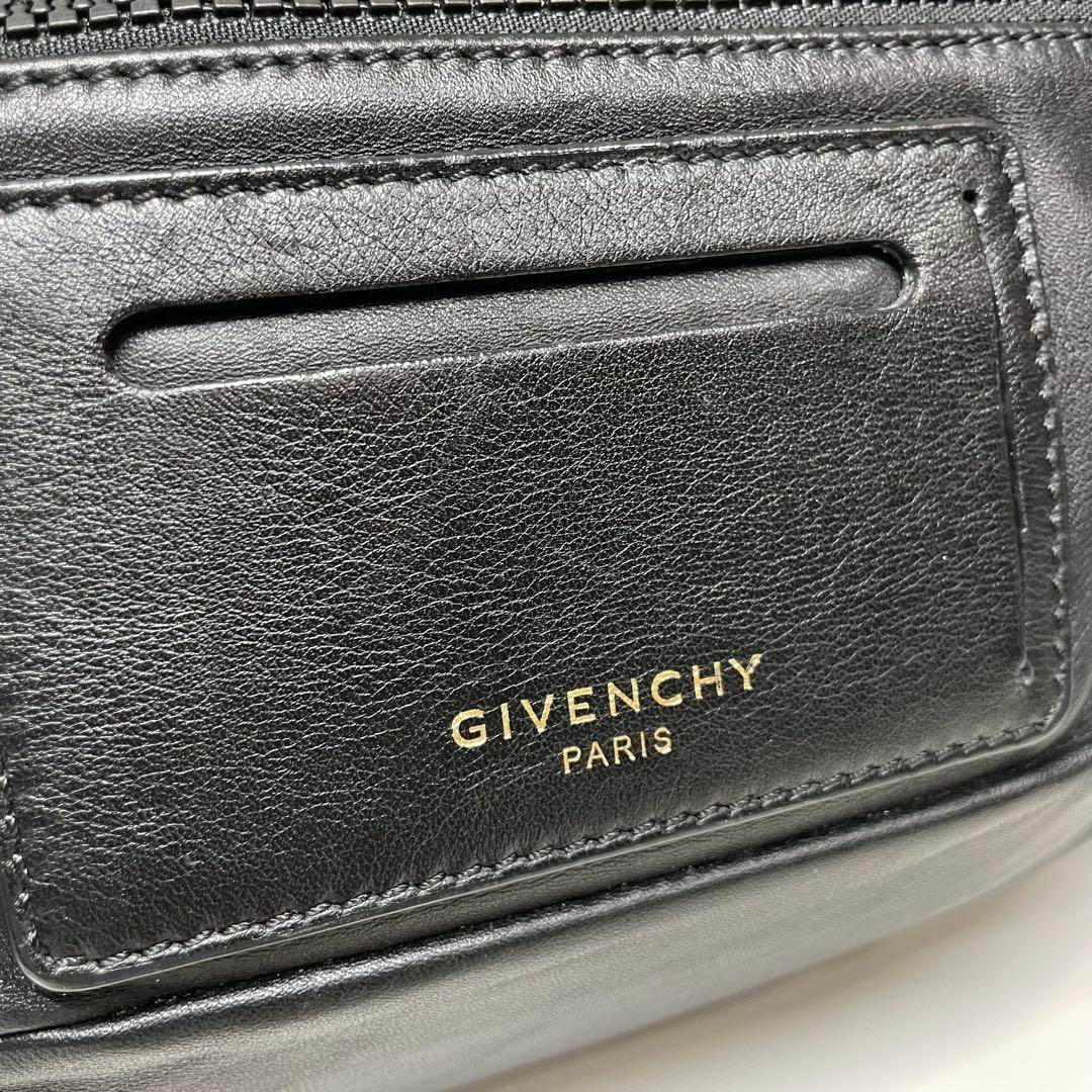 で*ー様 GIVENCHY レザー　ブラック ボディバッグ