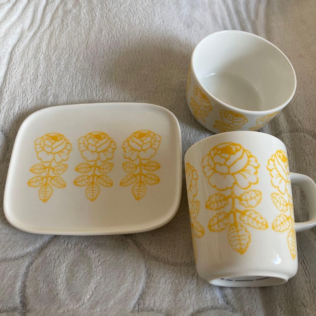 マリメッコ　ヴィヒキルース　バラ　マグカップ　イエロー　皿　小鉢　ボウル