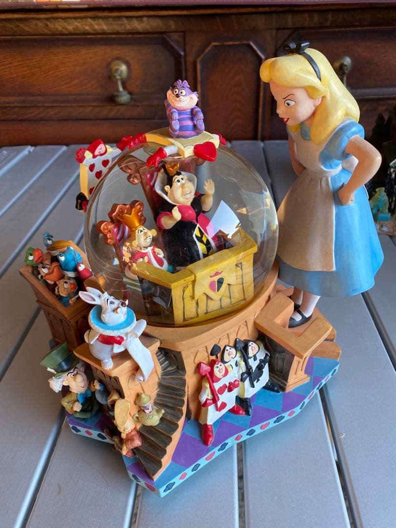 ふしぎの国のアリス　スノードーム　スノーグローブ　オルゴール　フィギュア