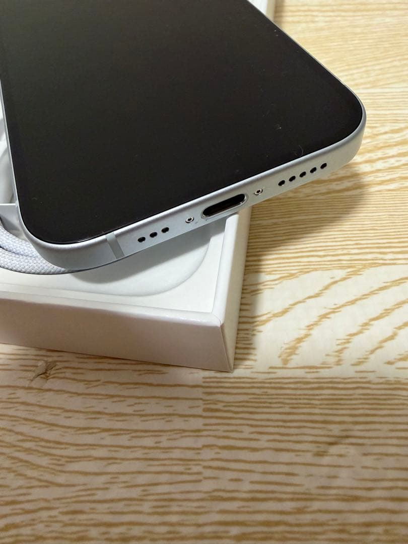 【美品】Apple iPhone 15 256GB ブルー　SIMフリー