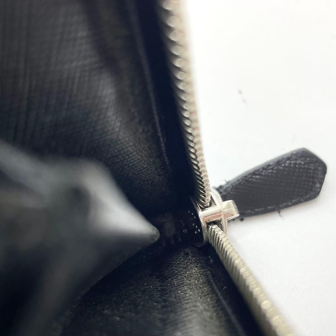 プラダ　ラウンドファスナー　ブラック　サフィアーノレザー　三角ロゴ　長財布