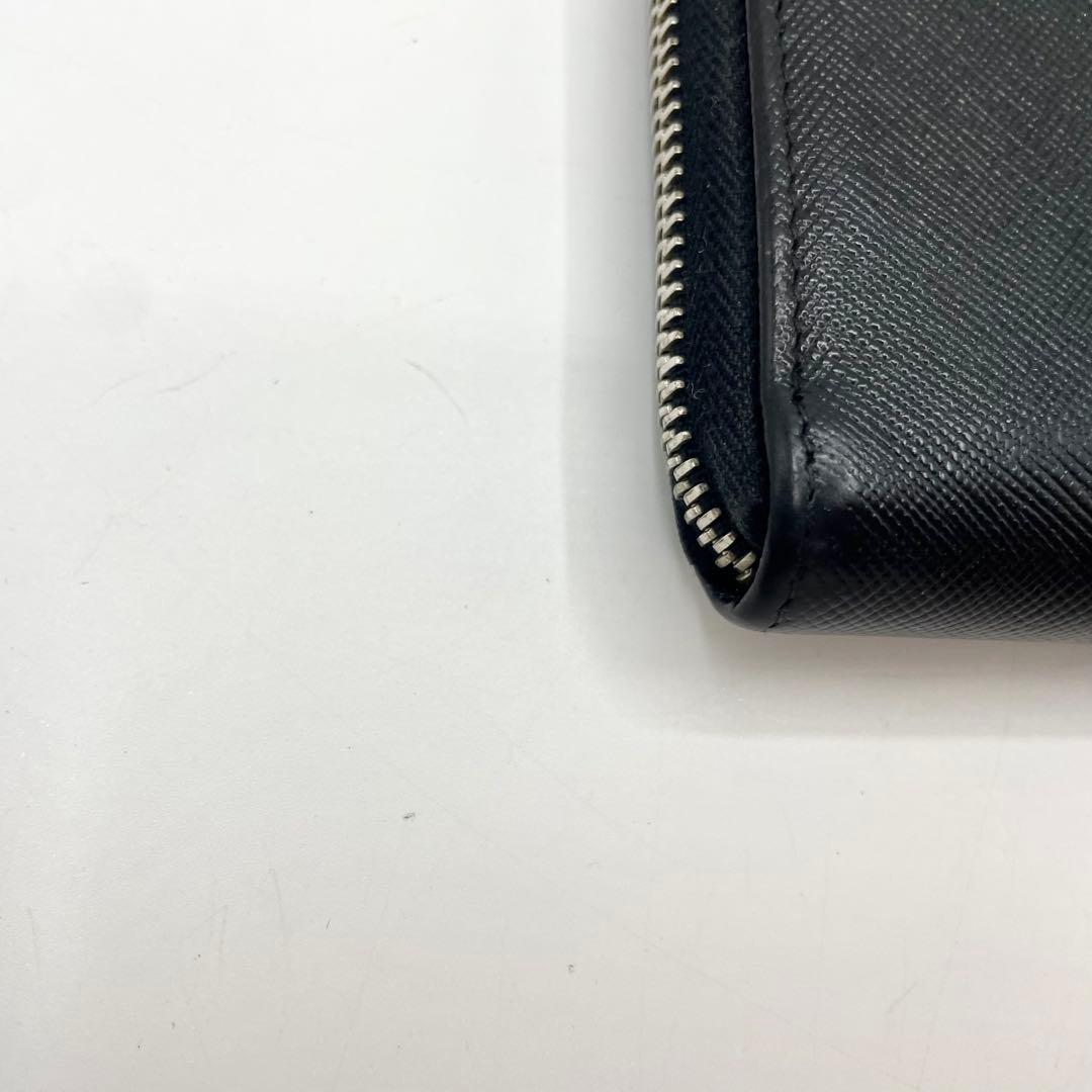 プラダ　ラウンドファスナー　ブラック　サフィアーノレザー　三角ロゴ　長財布
