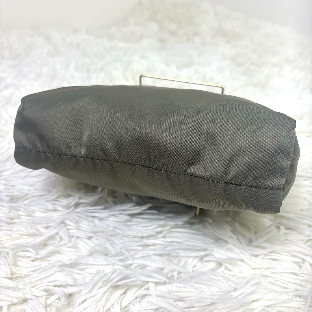 [極美品] PRADA プラダ　ナイロンポーチ　メイク　小物入れ　三角プレート