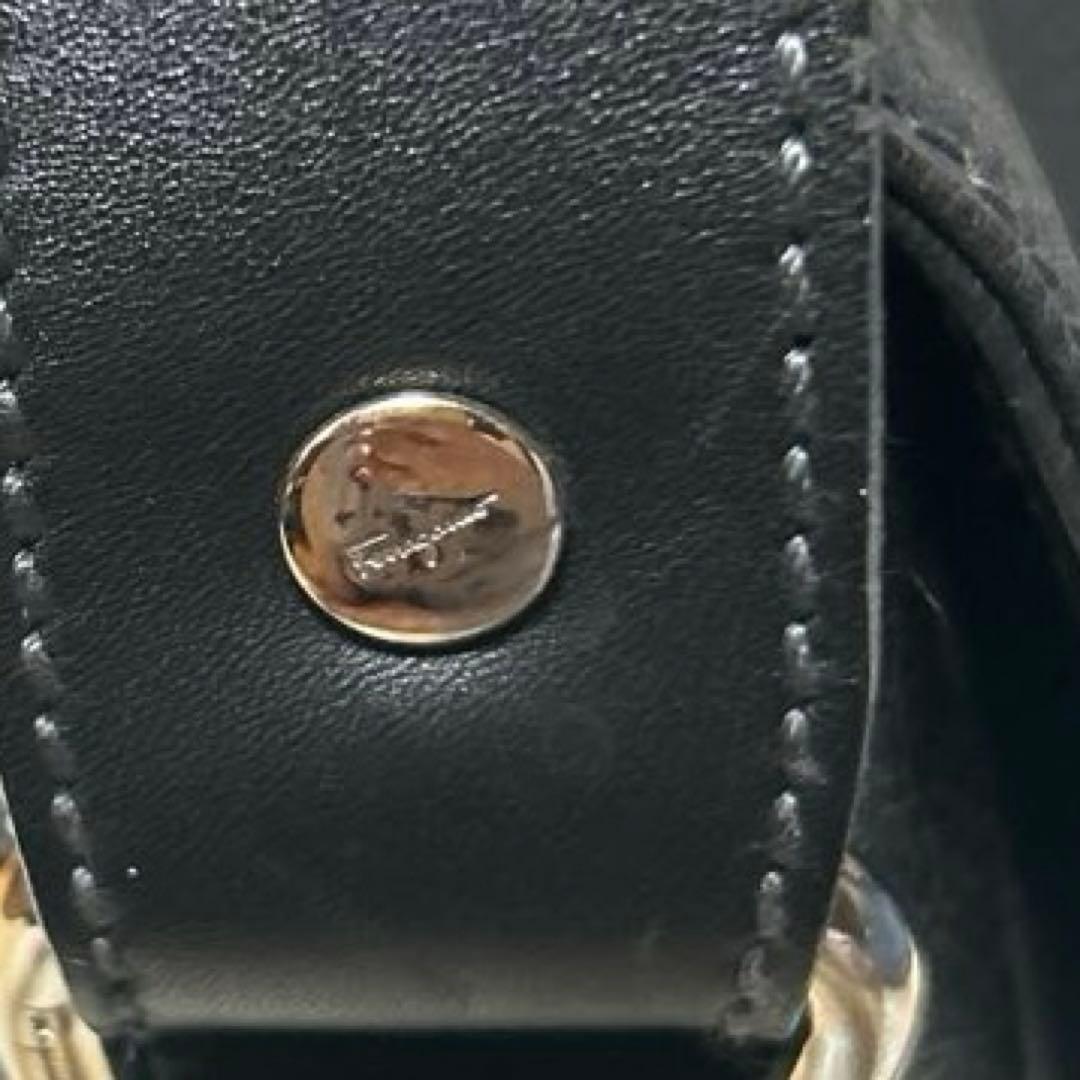 Salvatore Ferragamo フェラガモ　黒　革　メッセンジャーバッグ
