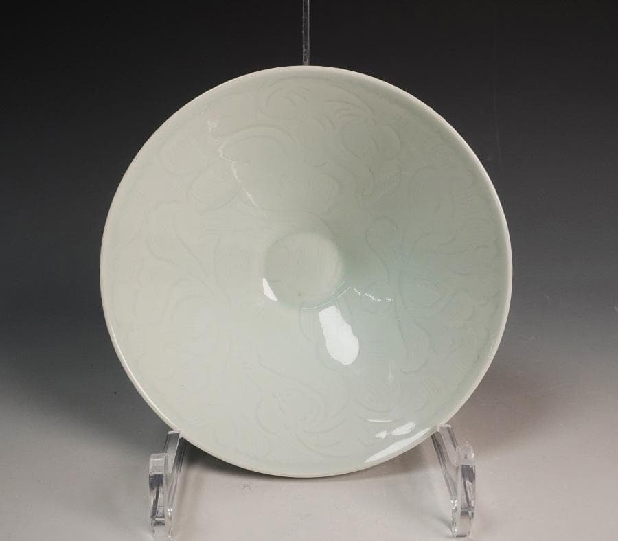 景徳佳洋 白磁影彫紋茶碗