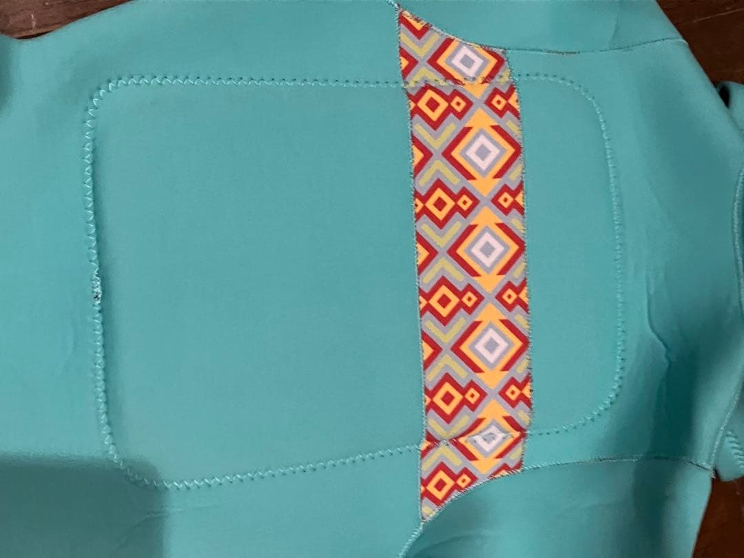 エメラルドグリーン　タッパー フード付き　浮きつき　サップ