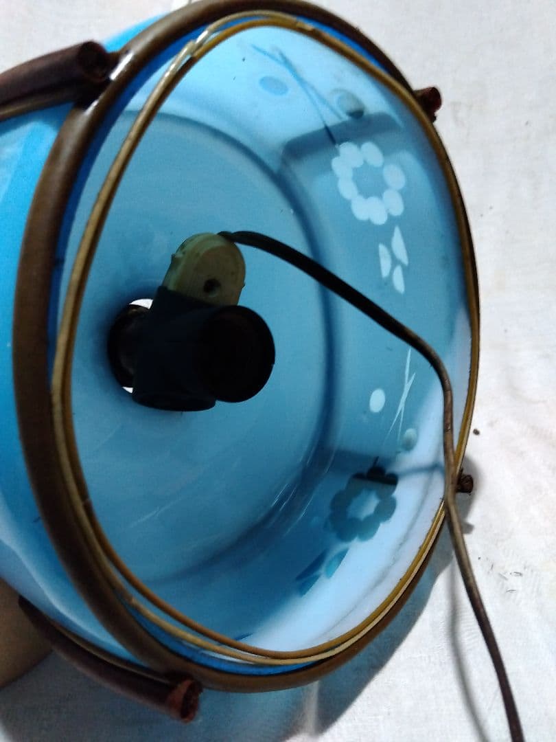 ♪古い青色ガラスの電気の笠