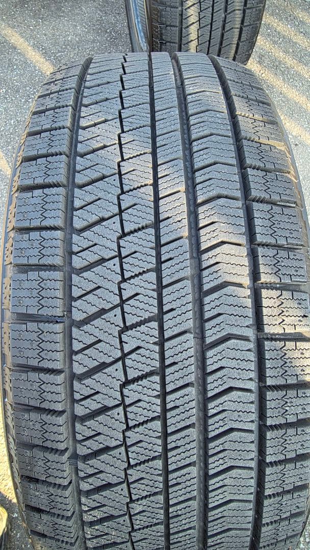 即日発送中古タイヤ2本（2組目）BLIZZAK VRX2 225/50R17