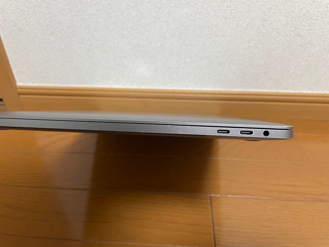 MacBook Pro 2018 15インチ i7 512GB