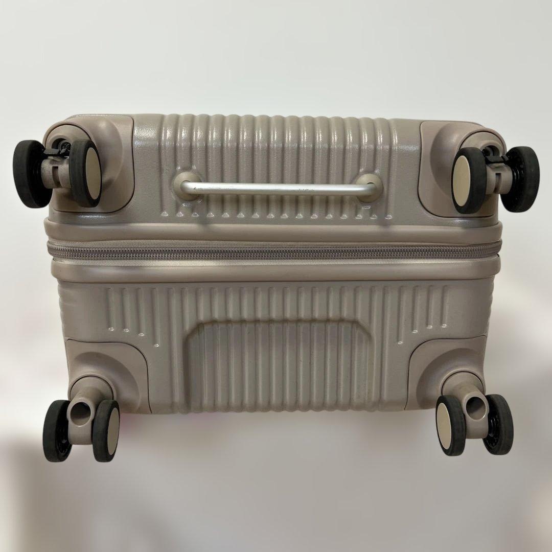 イノベーター　スーツケース　62Ｌ　カフェラテ　美品