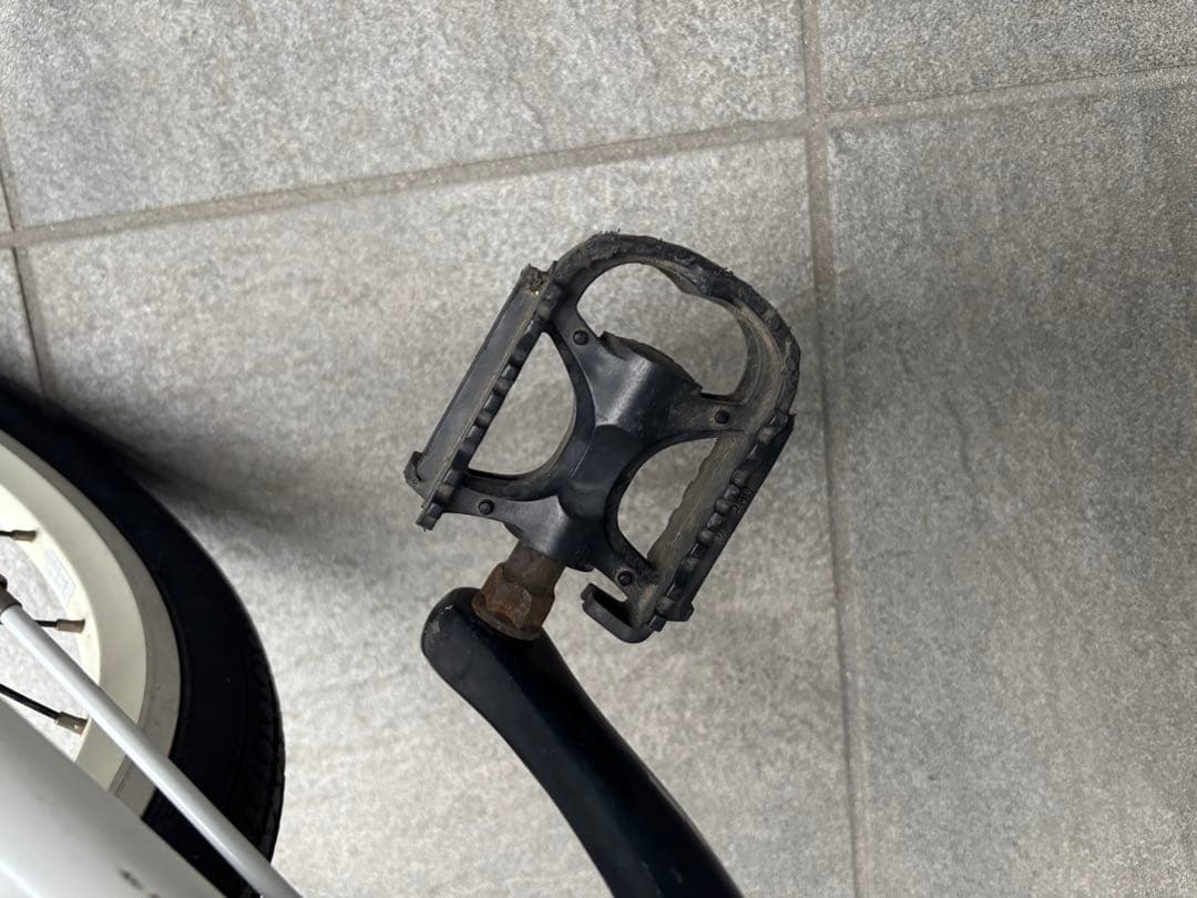 【世田谷区直接引渡希望】ブリヂストン　レベナ　ホワイト　18インチ