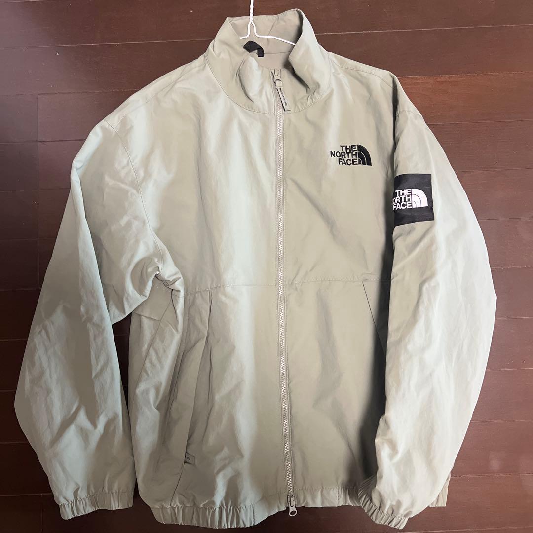 THE NORTH FACE ジャンパー ライトグレー