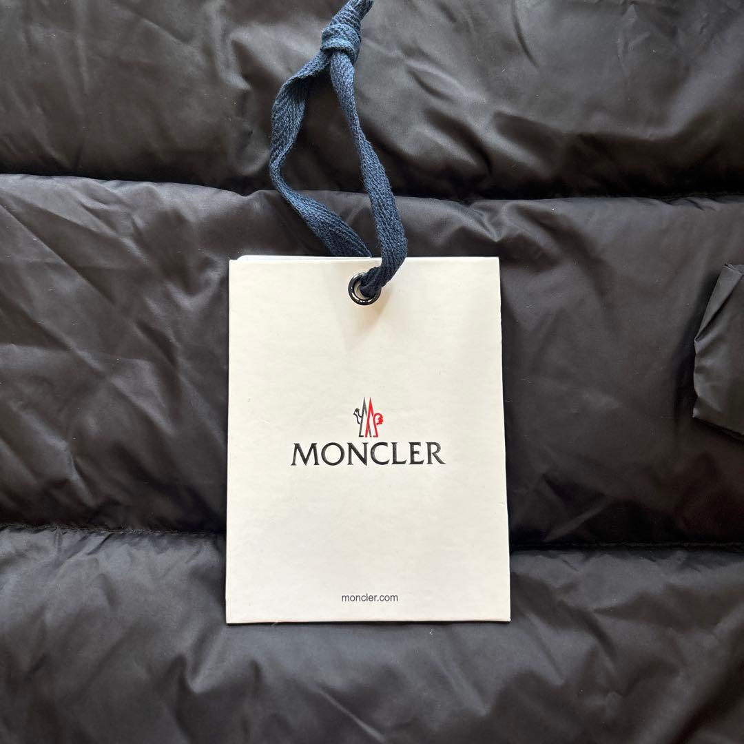 【美品】値下げ中！MONCLER ブラック ダウンベスト フード付き