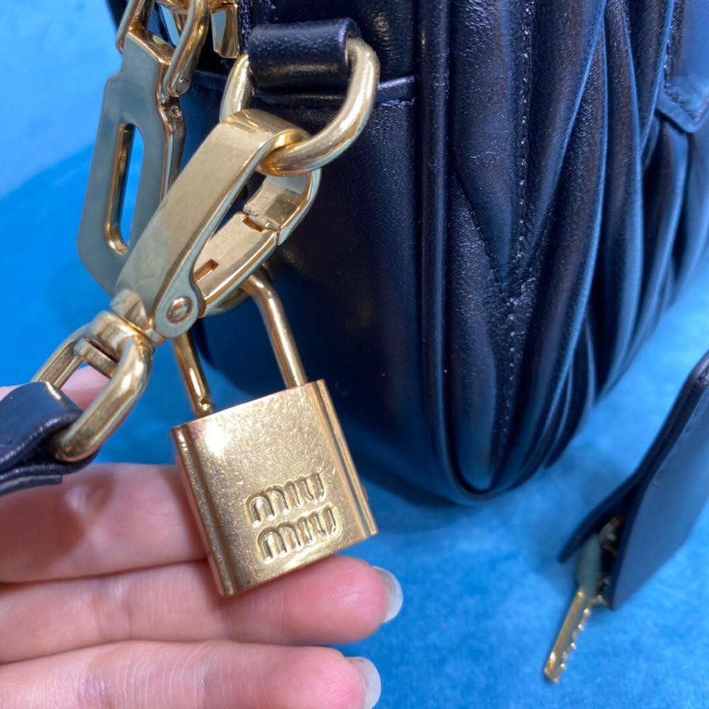 MIU MIU ハンドバッグ　ブラック