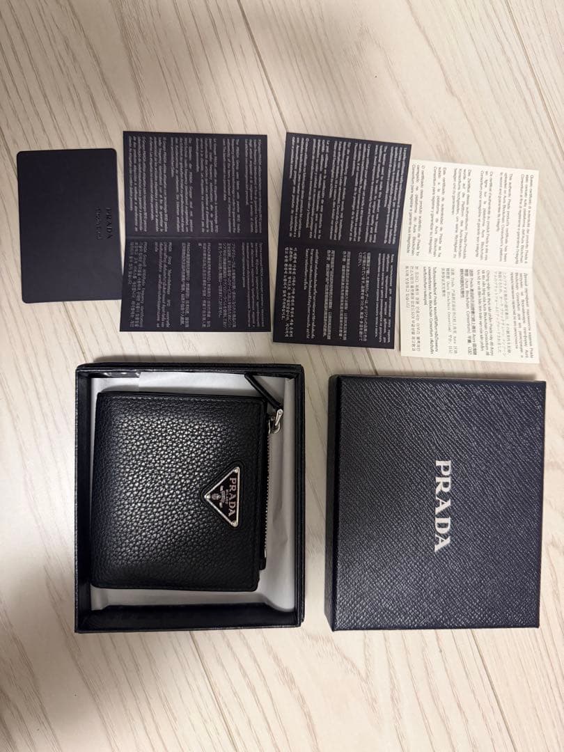 【中古】PRADA ブラック 二つ折り財布