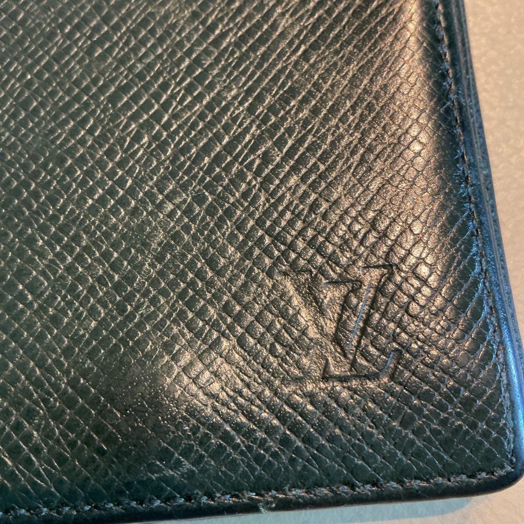 LOUIS VUITTON ダークモスグリーン　ケース
