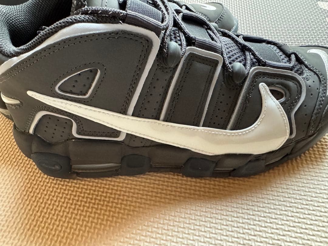 エア モア アップテンポ '96 アイアングレー/スモークグレー/アンスラサイト