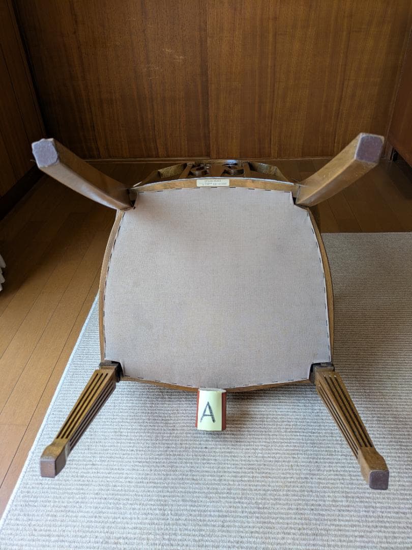 カリモク　ドマーニ　肘付きダイニングチェア「A」