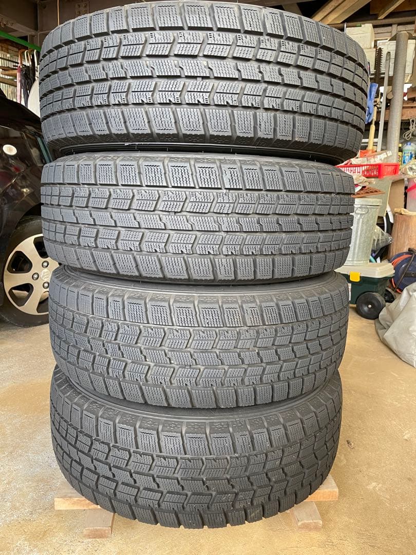 スタッドレスタイヤ、ホイール195/65R15 4本セット