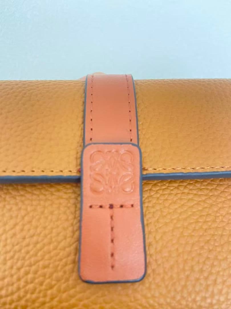 LOEWEブラウンレザ一ミつ折り財布