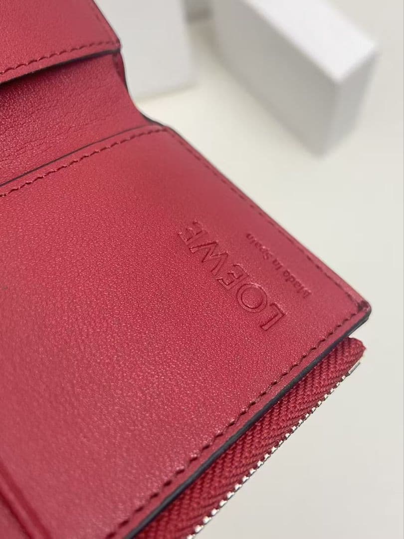 LOEWEブラウンレザ一ミつ折り財布