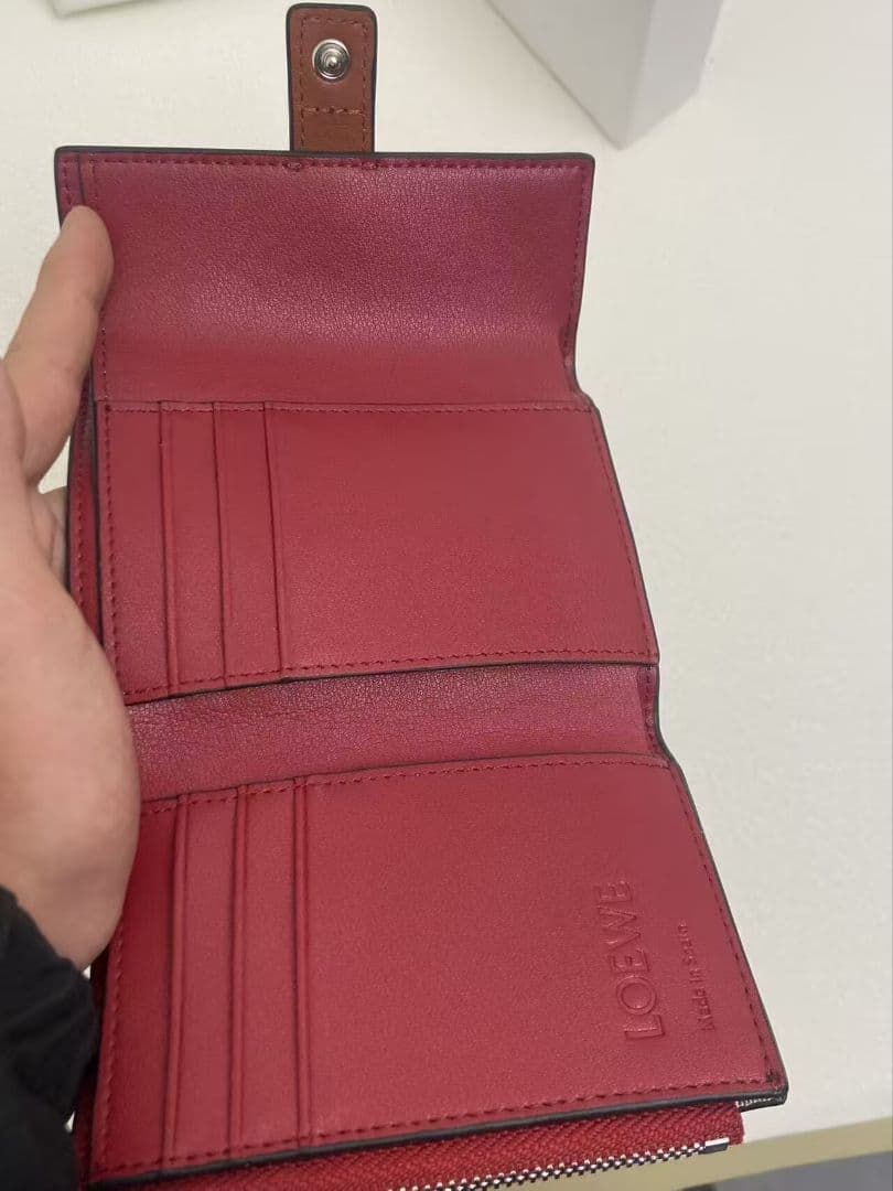 LOEWEブラウンレザ一ミつ折り財布