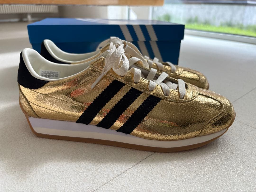 adidas カントリーOG ゴールド スニーカー