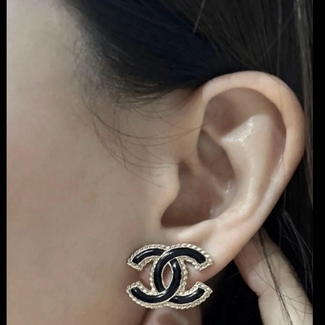 CHANEL ココマーク ピアス ブラック/ゴールド　25C