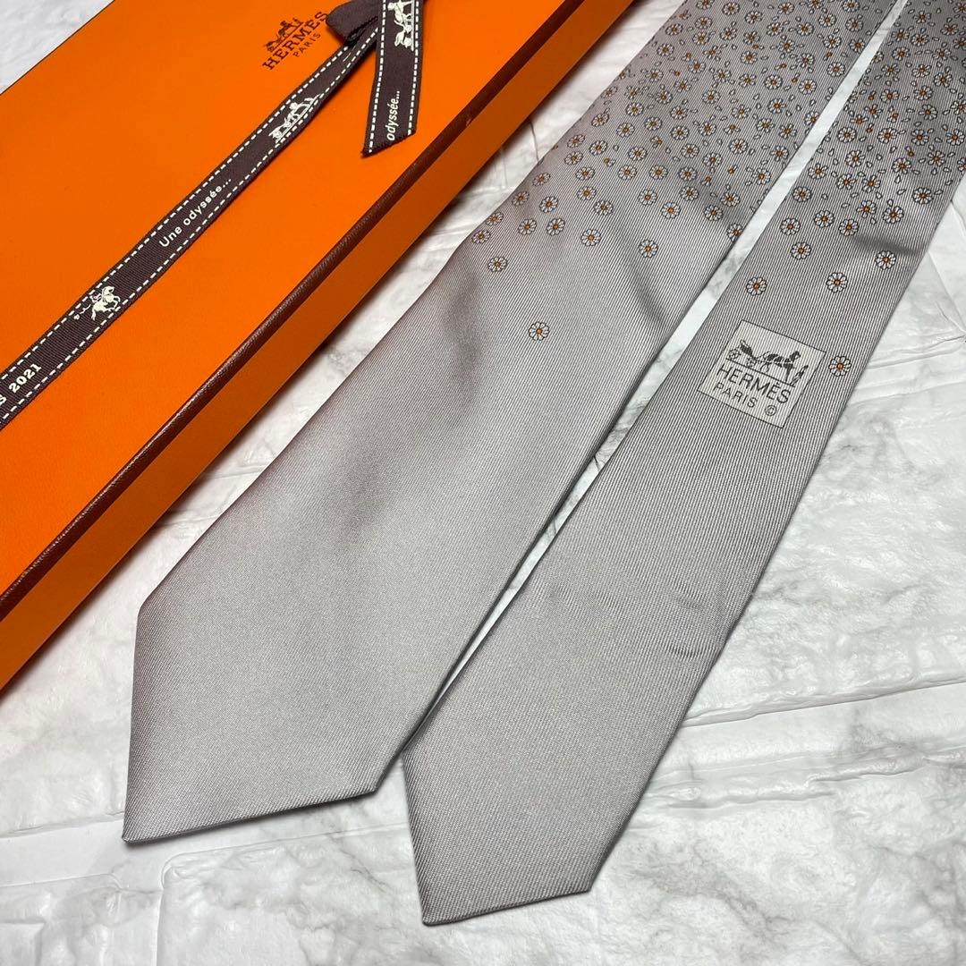 エルメス　HERMES ネクタイ　グレー　花　フラワー　ソリッドタイ　スーツ