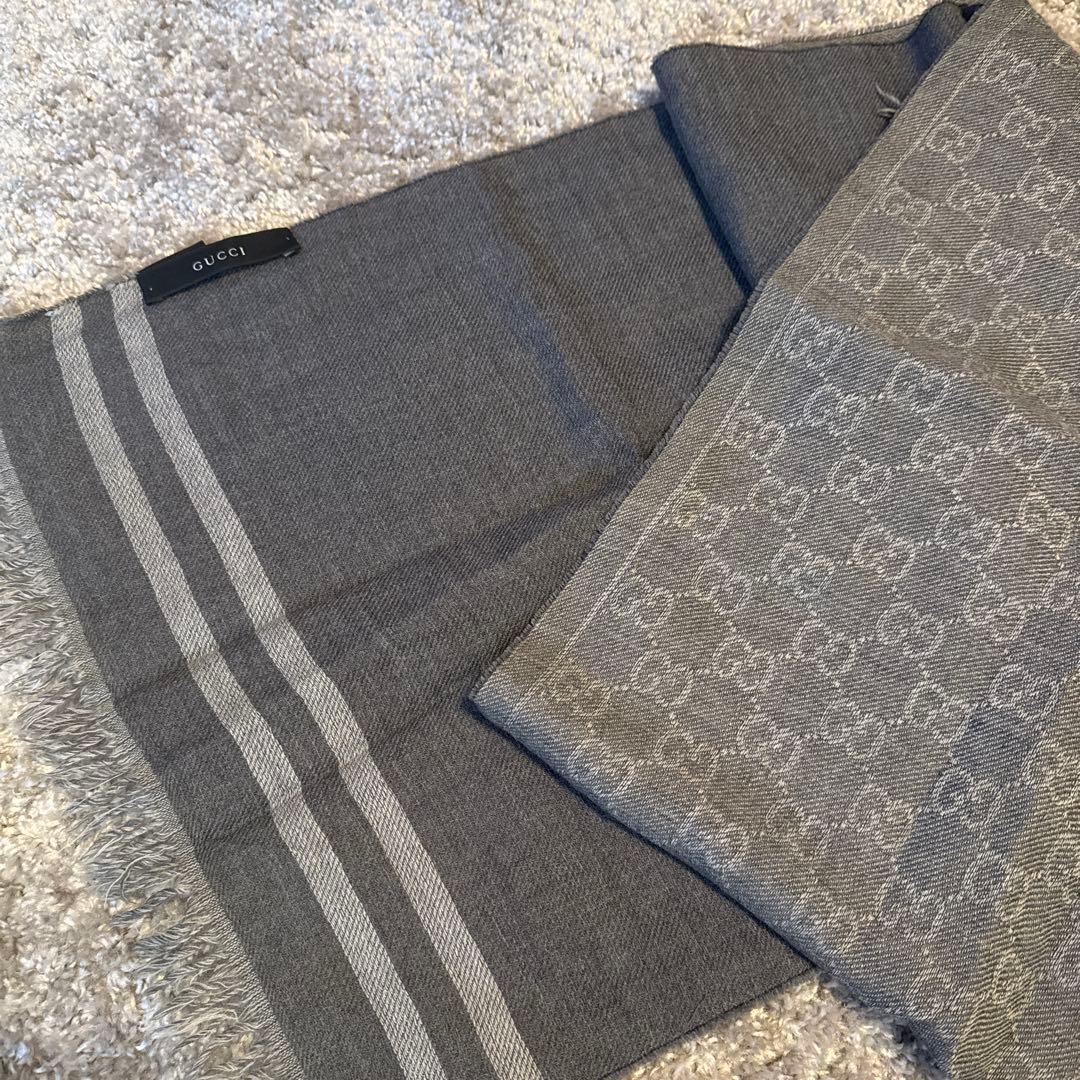 GUCCI グレー ロゴ入り ストールマフラー