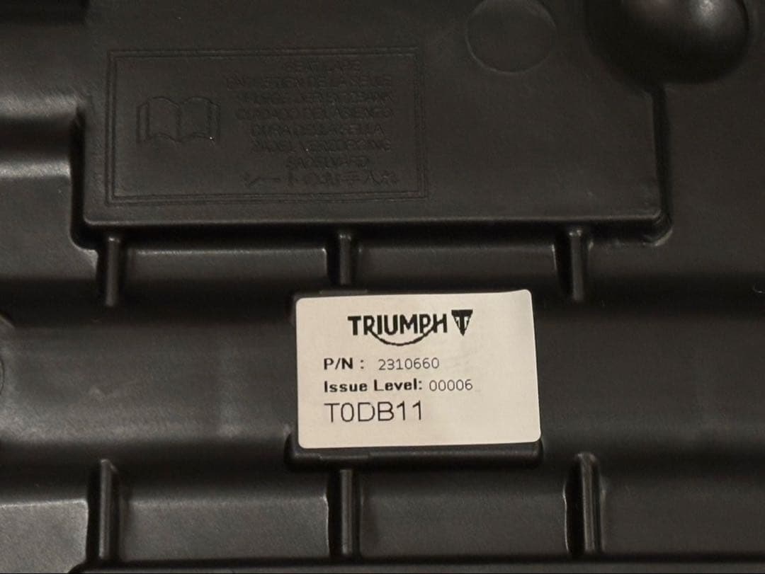 トライアンフ　ボンネビル　純正シート