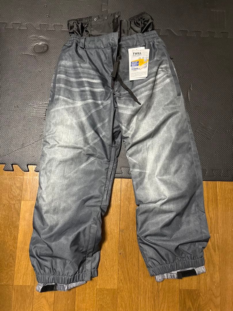 【新品・未使用、完売品】デニム風　スノボウェア