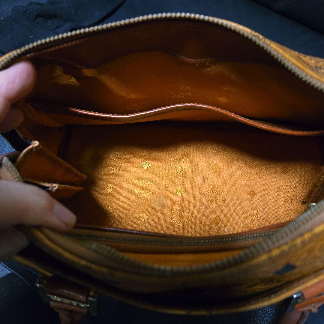 MCM ロゴ入りブラウンレザーボストンバッグ