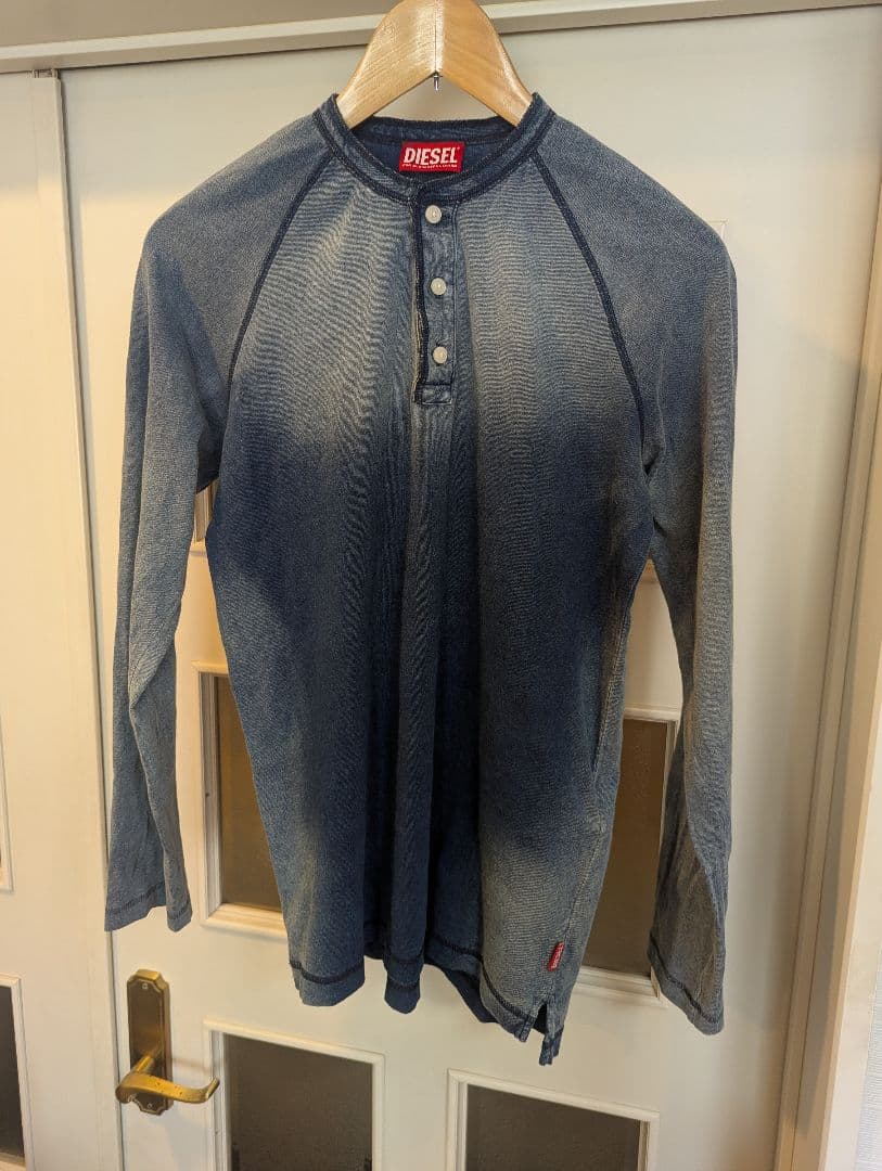 DIESEL 24年モデル美品 予備ボタン付き ヘンリーネック長袖Tシャツ