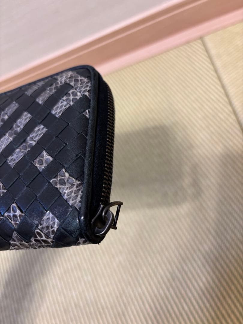 限定品　ボッテガヴェネタ　長財布　メンズ　ヘビ柄入り　ブラック