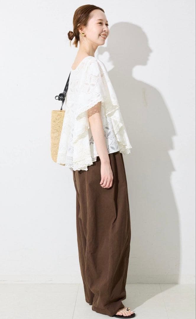 SLOBE IENA レースフリルVネックブラウス　ナチュラル